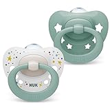 NUK Signature Babyschnuller | 0−6 Monate | Beruhigt 95 % der Babys | BPA-freie Silikonschnuller in Herzform | Mit Etui | Grüne Sterne | 2 Stück